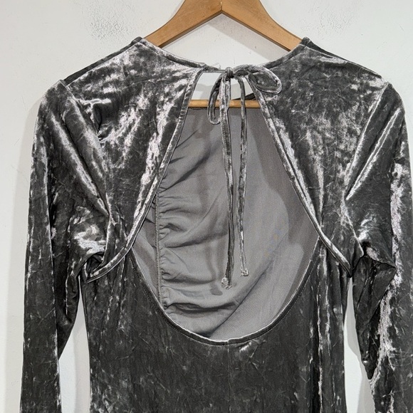 Future Collective dress gray silver cinched velvet‎ open back front slit medium - Picture 6 of 6